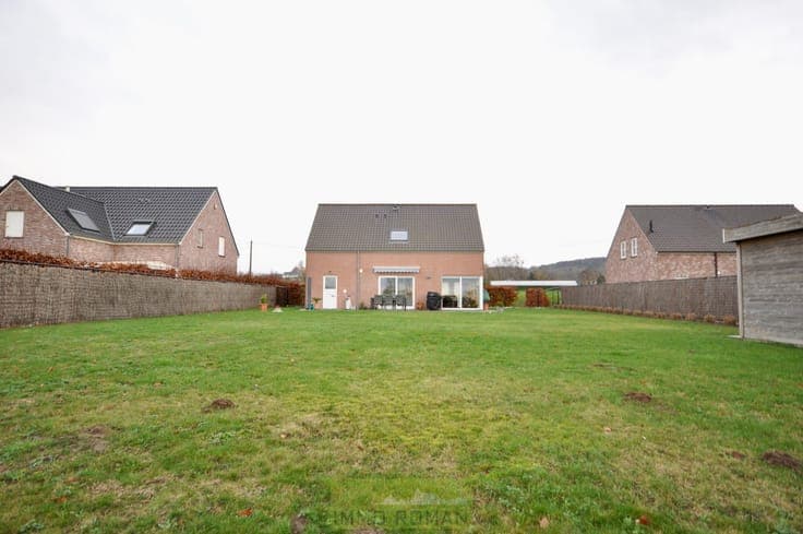 Maison prête à emménager avec jardin, bien située au Mont...