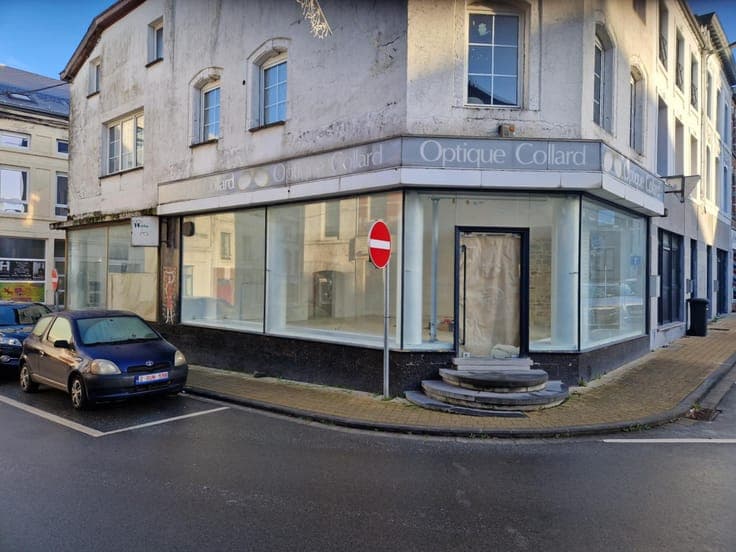Local commercial 91m² avec vitrine à Florennes