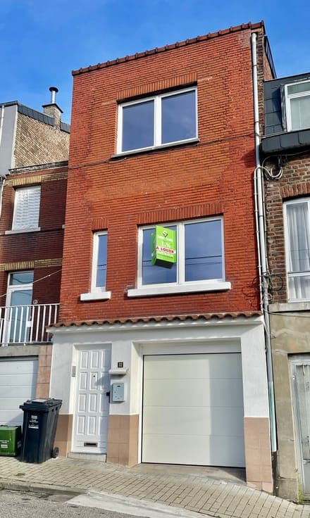 Maison2ch avec garage et cours extérieure couverte